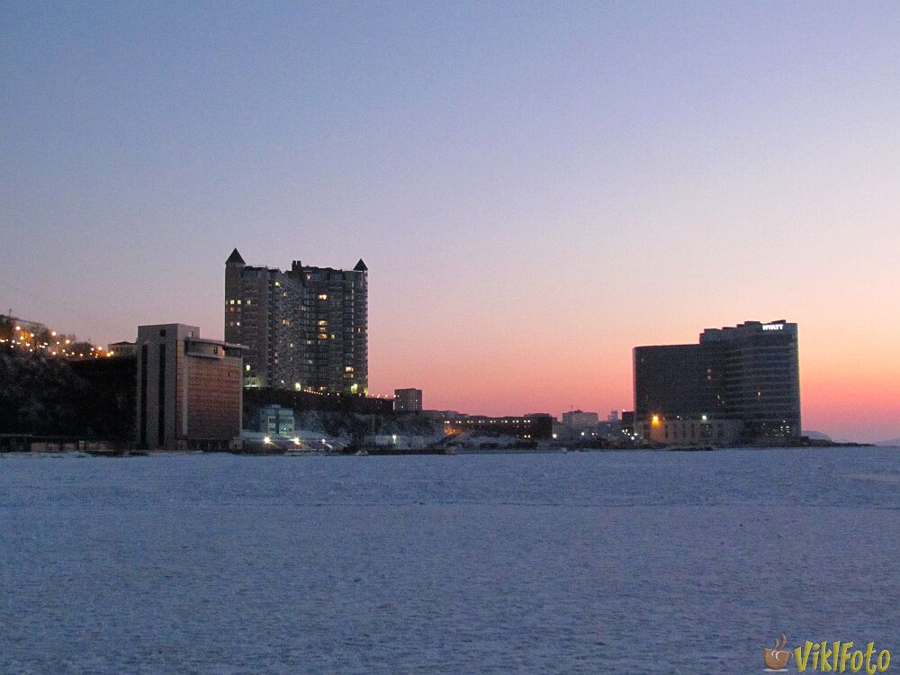 Фото сделано вечером со льда Амурского Залива 02.01.2018г. Город Владивосток.